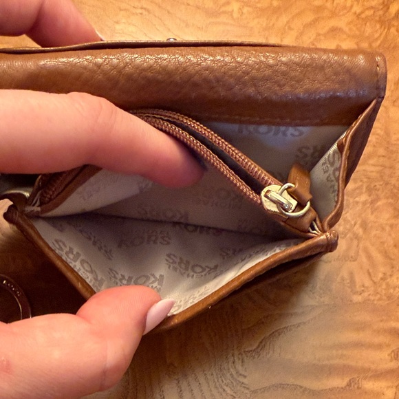 Michael Kors Tan/Brown Leather Key Card Holder with Gold Plaque - Picture 8 of 8